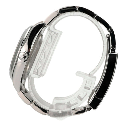 Rolex Oyster Perpetual 34 mm 124200 Beige Uhrenseite mit Edelstahlband und polierter Oberfläche.