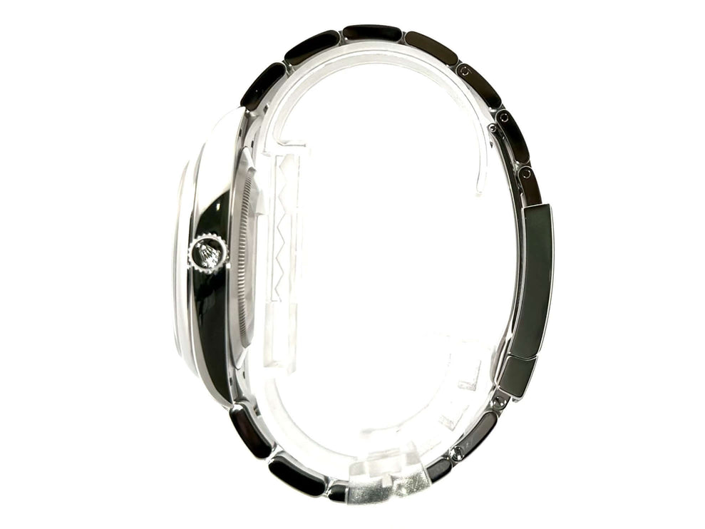 Rolex Oyster Perpetual 41 Ref. 124300 Seitenansicht, Edelstahlgehäuse und Armband, grün Zifferblatt, gefertigt in 11-2021, Saphirglas und Faltschließe.