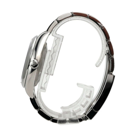 Rolex Oyster Perpetual 36 126000 Grün Ansicht von der Seite, poliertes und satiniertes Edelstahl-Gehäuse.