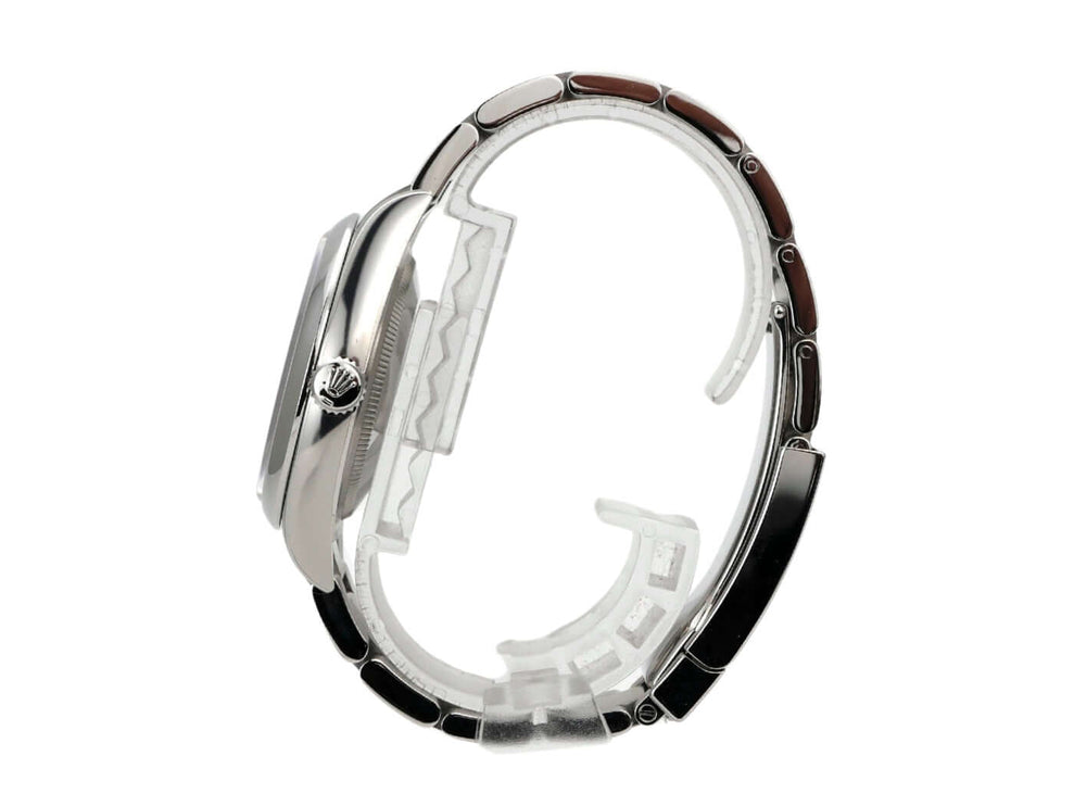 Rolex Oyster Perpetual 36 126000 Grün Ansicht von der Seite, poliertes und satiniertes Edelstahl-Gehäuse.