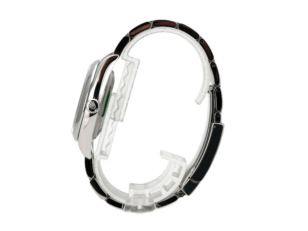 Rolex Oyster Perpetual 36 126000 Pistachio seitliche Ansicht des Armbands und Gehäuses, Edelstahl mit satinierter Oberfläche.