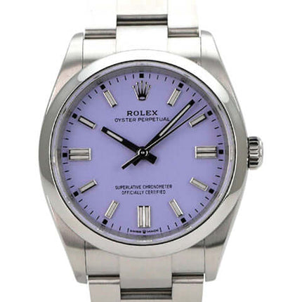 Rolex Oyster Perpetual 36 126000 Lavender Armbanduhr mit lila Zifferblatt und Edelstahlarmband.