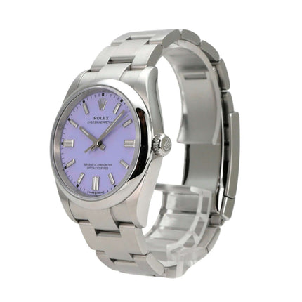 Rolex Oyster Perpetual 36 126000 Lavender mit Edelstahlarmband und lila Zifferblatt.