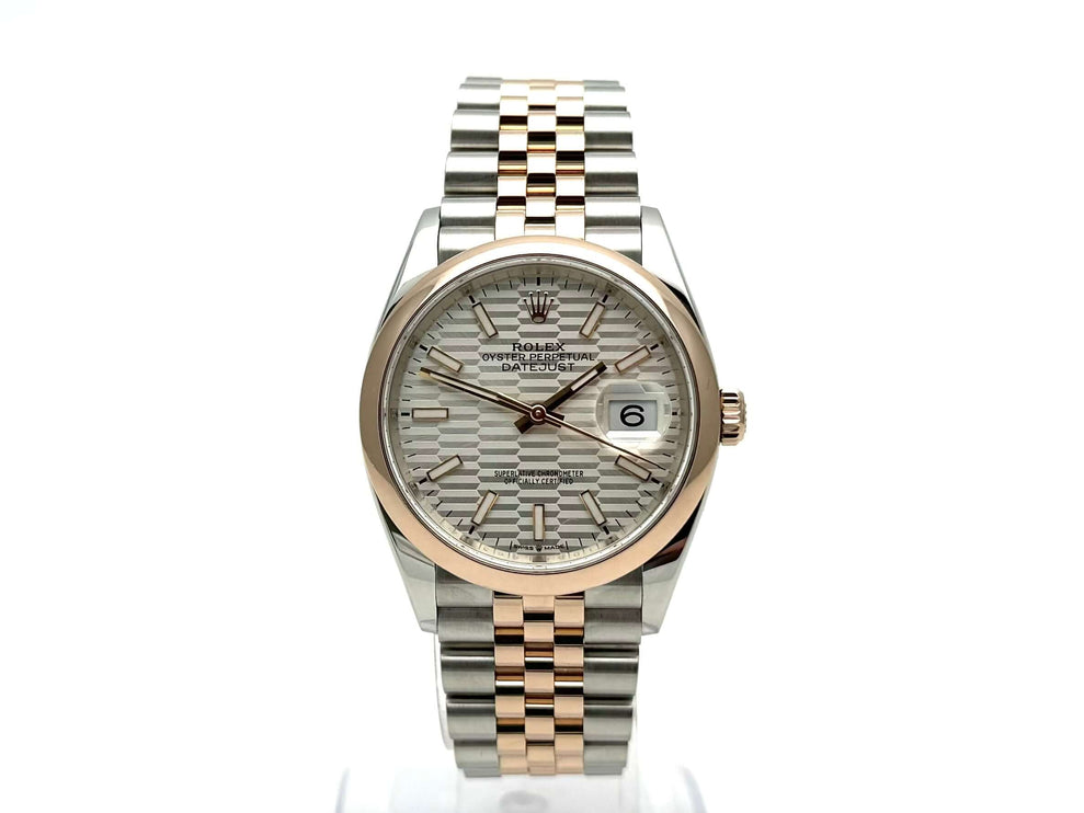 Rolex Datejust 36 Oystersteel Everose-Gold Ref. 126201, Silber Riffelmuster Zifferblatt, Jubile-Band aus Oystersteel und 18 kt Roségold