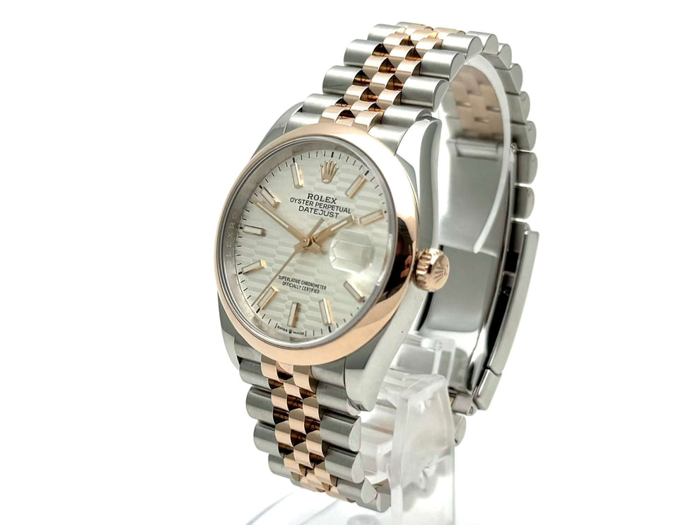 Rolex Datejust 36 Oystersteel Everose-Gold 126201 Uhr mit Silber Riffelmuster Zifferblatt und Jubile-Band aus Edelstahl und Roségold