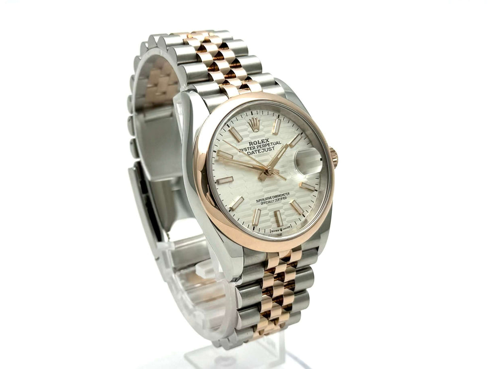 Rolex Datejust 36 Oystersteel/Everose-Gold Ref. 126201 mit Silber Riffelmuster Zifferblatt, Jubile-Armband aus Oystersteel/Everose-Gold, 36 mm.