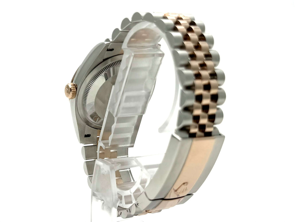 Rückansicht der Rolex Datejust 36 Oystersteel Everose-Gold 126201 mit Jubile-Armband und Faltschließe.
