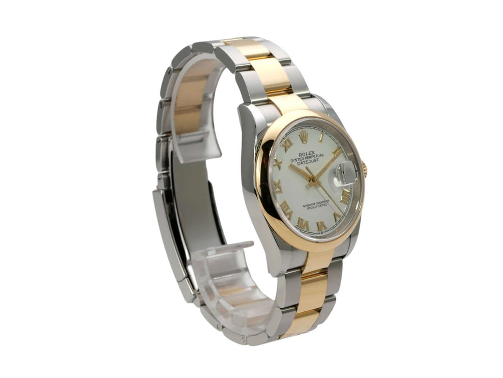 Rolex Datejust 36 126203 Weiß Römisch - Blick auf die polierte Lünette und die Krone.