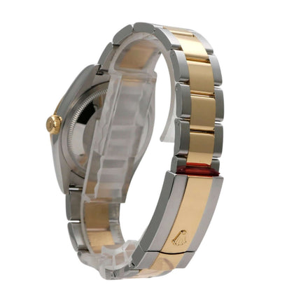 Rolex Datejust 36 126203 Weiß Römisch - Uhr im Einsatz, perfekt zum formellen Anzug.