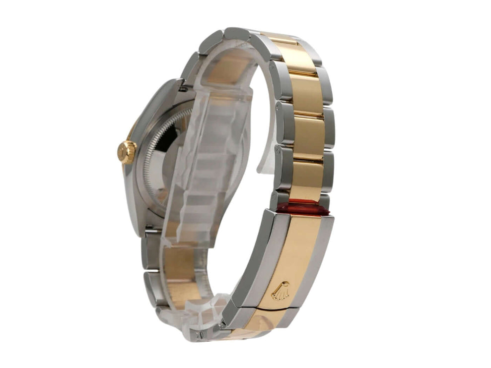 Rolex Datejust 36 126203 Weiß Römisch - Uhr im Einsatz, perfekt zum formellen Anzug.