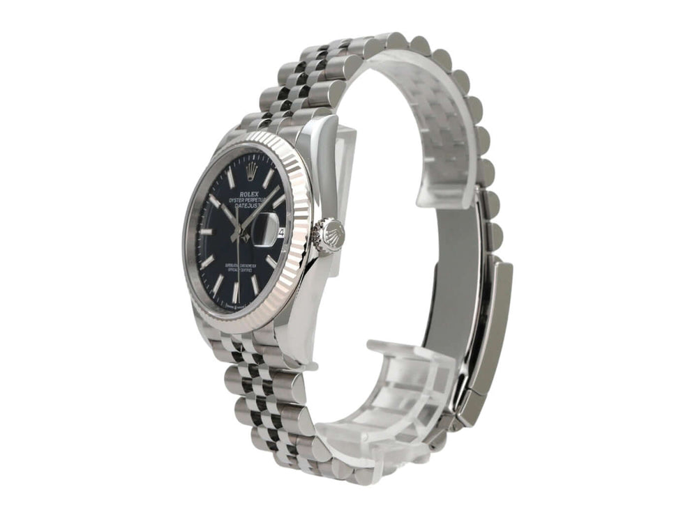 Rolex Datejust 36 Oystersteel Weißgold 126234 Blau Jubile-Band seitliche Ansicht mit blauem Zifferblatt und Jubile-Band.