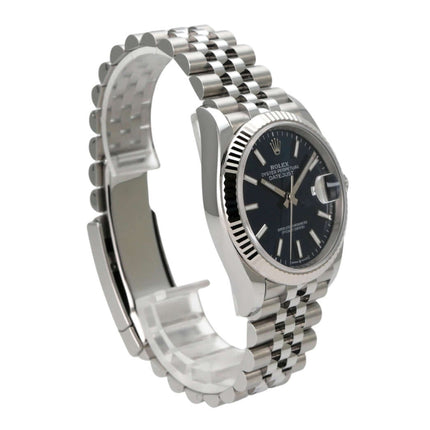 Rolex Datejust 36 Oystersteel Weißgold 126234 Blau Jubile-Band seitliche Ansicht mit blauem Zifferblatt und Jubile-Armband