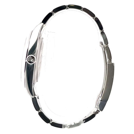 Seitenansicht der Rolex Datejust 41 Edelstahl 126300 Weiß mit polierter und satinierter Edelstahlgehäuse sowie Oyster-Band.