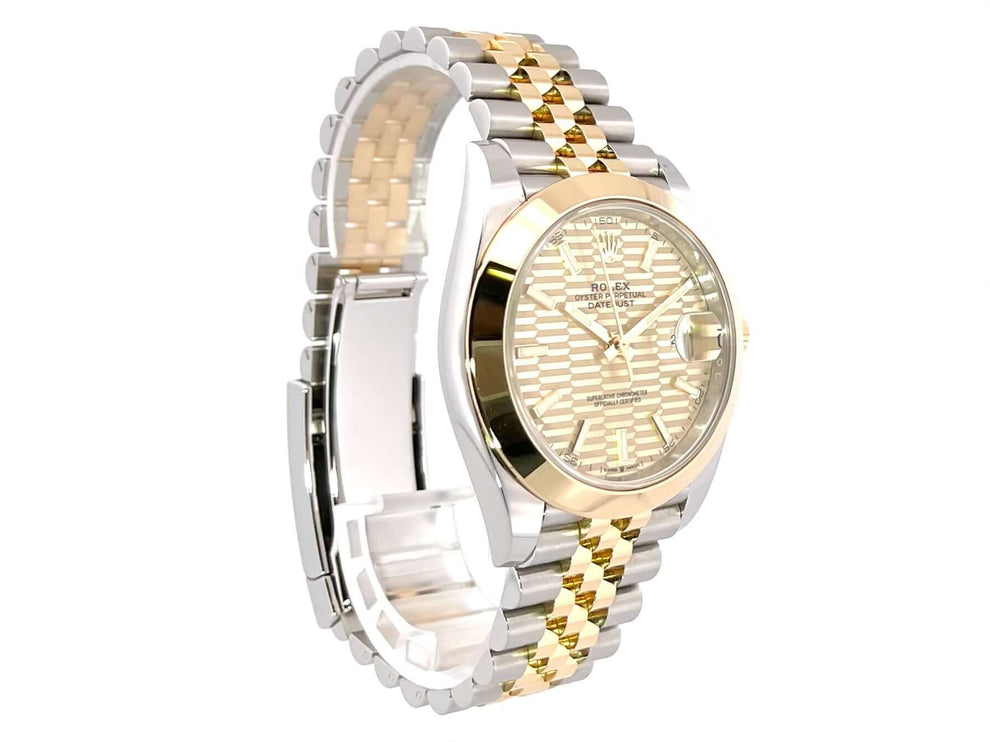 Rolex Datejust 41 Edelstahl Gelbgold 126303 mit goldenem Riffelmuster und Jubile-Band aus Edelstahl und 18 kt Gelbgold.