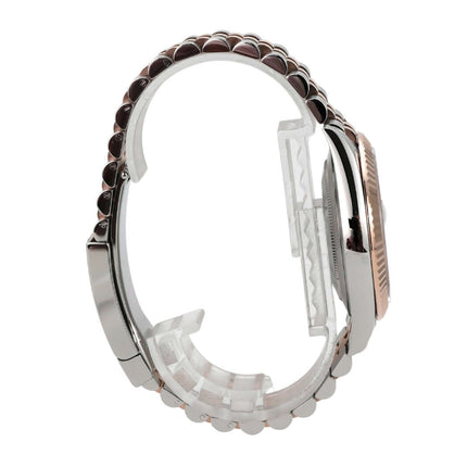 Seitenansicht des Rolex Datejust 41 aus Edelstahl und Everose-Gold mit Jubile-Armband.