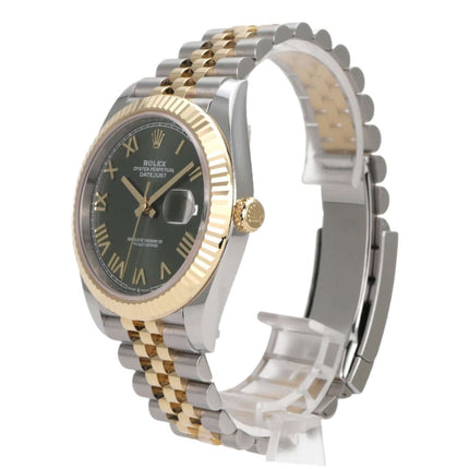 Rolex Datejust 41 Edelstahl Gelbgold 126333 Olivegrün Jubile-Band mit olivgrünem Zifferblatt und Jubile-Armband.