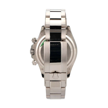 Seitenansicht der Rolex Daytona 126509 aus Weißgold mit schwarzem Zifferblatt und charakteristischem Armband.