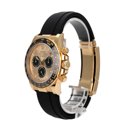 Rolex Daytona 126518LN Gelbgold Oysterflex Champagner mit schwarzem Band und champagnerfarbenem Zifferblatt.