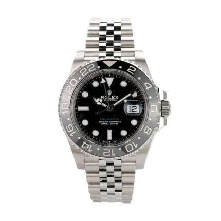 Rolex GMT-Master II Edelstahl Ref. 126710GRNR mit schwarzem Zifferblatt und Jubile-Band aus Edelstahl.