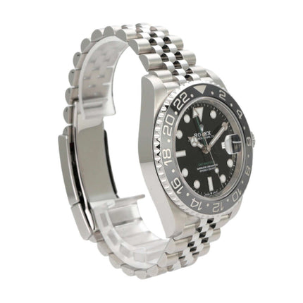 Rolex GMT-Master II Edelstahl Ref. 126710GRNR mit schwarzem Zifferblatt und Jubile-Band in Edelstahl.