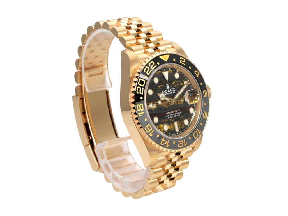 Rolex GMT-Master II Gelbgold 126718GRNR Tigereisen mit schwarzer Cerachrom-Lünette und Jubilee-Band aus 18k Gelbgold.