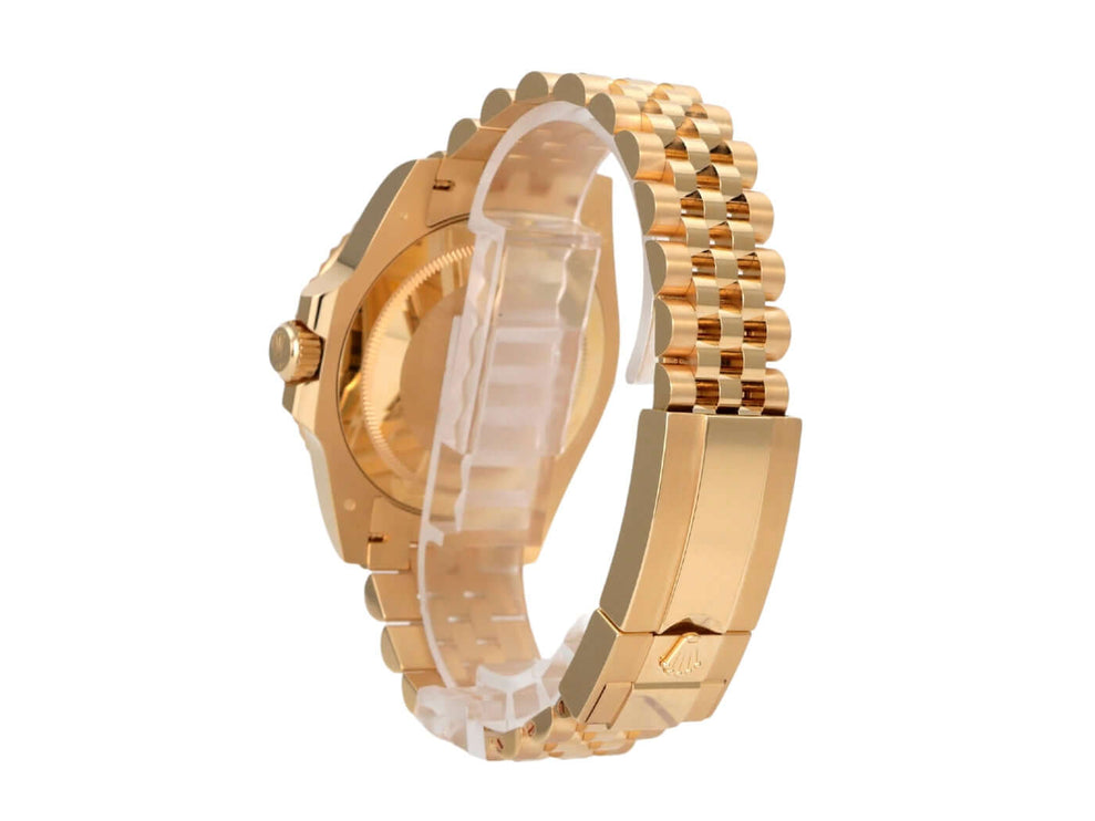 Rolex GMT-Master II Gelbgold 126718GRNR Tigereisen seitliche Ansicht mit Jubilee-Band aus 18k Gelbgold.