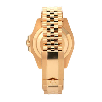 Rolex GMT-Master II Gelbgold 126718GRNR Tigereisen Rückansicht mit Jubilee-Band aus 18k Gelbgold.
