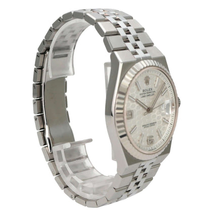 Rolex Land-Dweller 40 Oystersteel Weißgold 127334 Tiefweiß Wabe Flat Jubile-Band seitlich mit poliertem Edelstahlband.