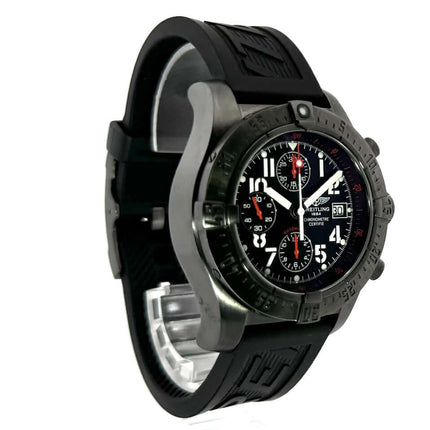 Breitling Avenger Skyland Black Steel M1338010.B864 Uhr mit schwarz beschichtetem Stahlgehäuse, schwarzem Zifferblatt und Kautschukarmband