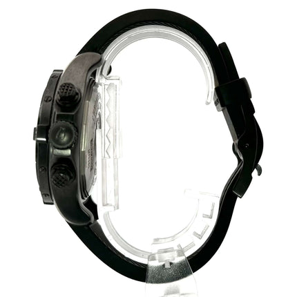 Profilansicht seitlich von Breitling Avenger Skyland Black Steel M1338010.B864 mit schwarzem Kautschukband und DLC-beschichtetem Stahlgehäuse