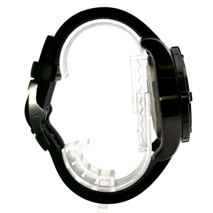 Seitenansicht der Breitling Avenger Skyland Black Steel M1338010.B864 mit schwarzem Kautschukband.