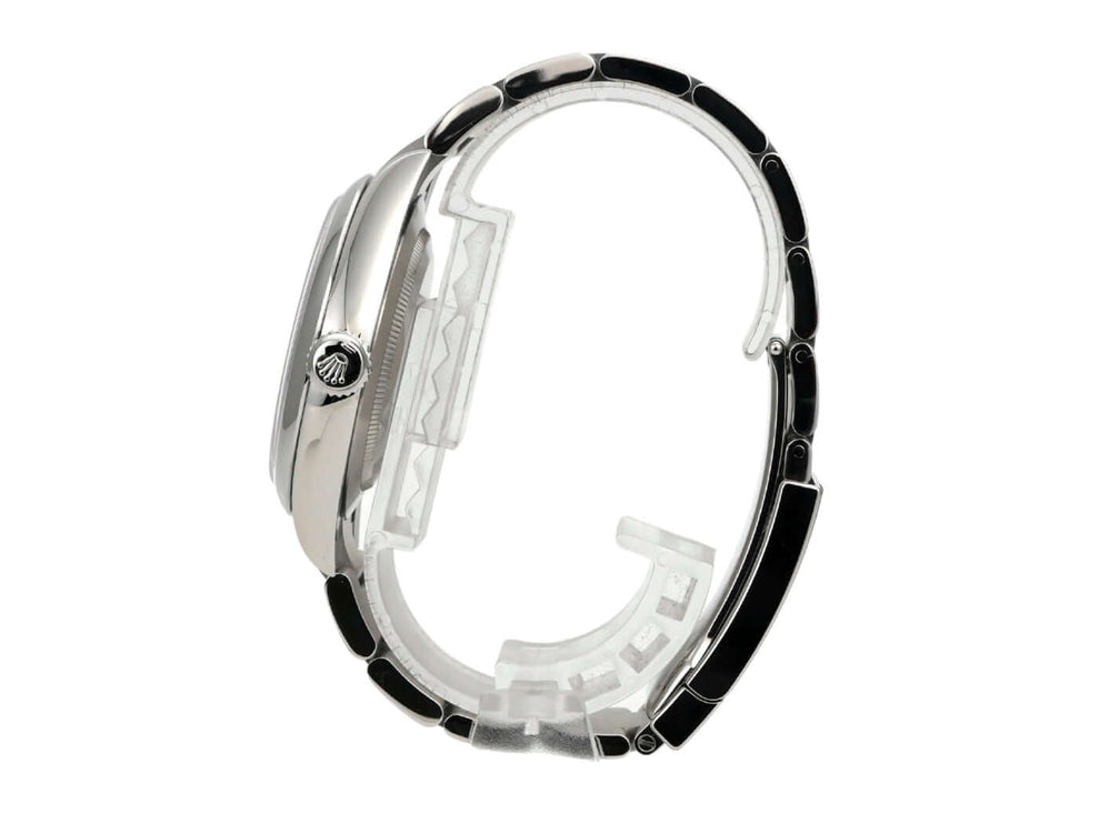 Rolex Oyster Perpetual 41 Ref. 134300 Pistachio, Edelstahlgehäuse und Oysterband, seitliche Perspektive.