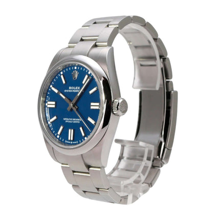 Rolex Oyster Perpetual 41 Ref. 134300 Med blue auf Edelstahlband, mit blauem Zifferblatt und Automatikwerk.