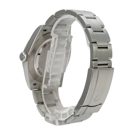 Rolex Oyster Perpetual 41 Ref. 134300 Med blue, Edelstahlarmband, detailreiche Seitenansicht, automatisches Uhrwerk.