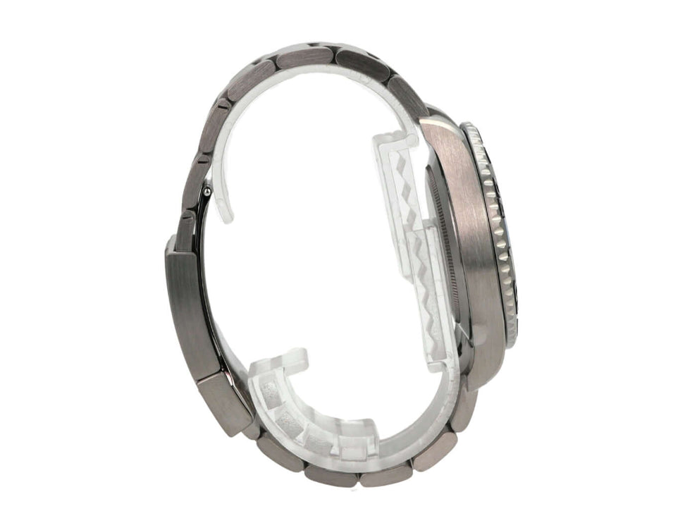 Seitenansicht der Rolex Yacht-Master 42 Titan 226627 mit Titan-Gehäuse und Oyster-Titanband.
