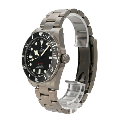 Tudor Pelagos 39 Titan Black M25407N-0001 Uhr mit Titan-Gehäuse und schwarzem Zifferblatt.