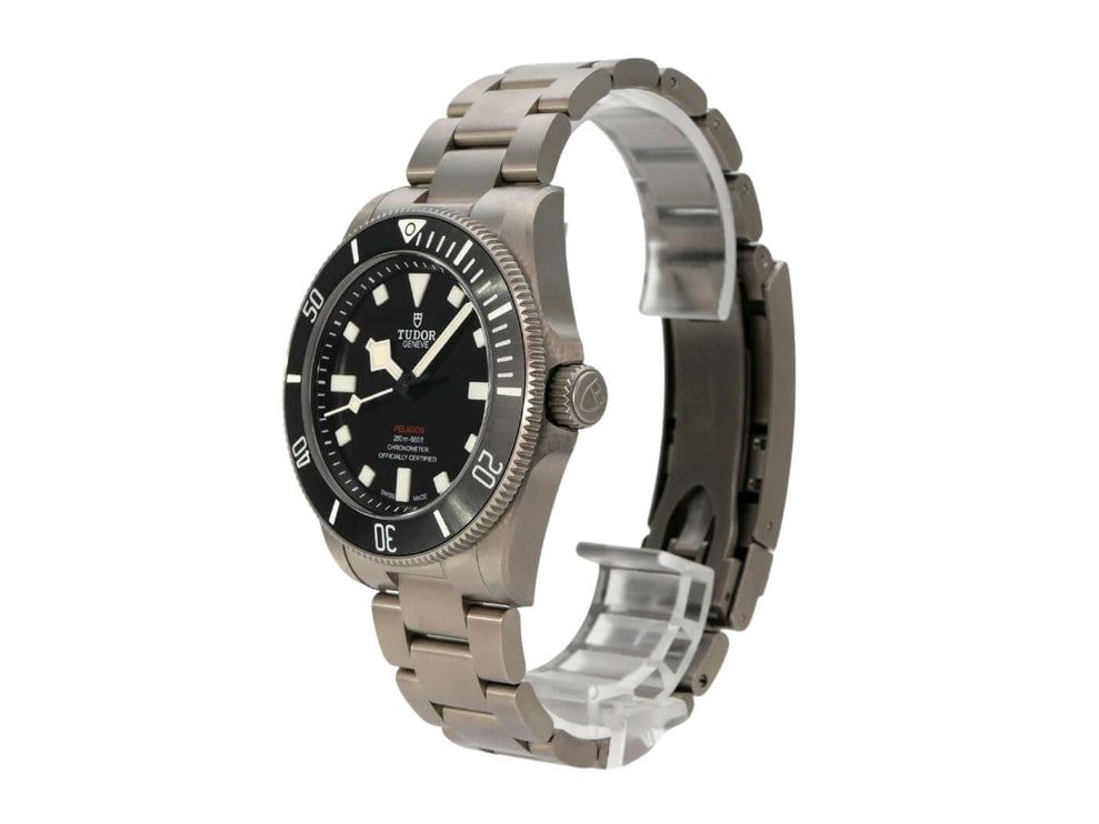 Tudor Pelagos 39 Titan Black M25407N-0001 Uhr mit Titan-Gehäuse und schwarzem Zifferblatt.