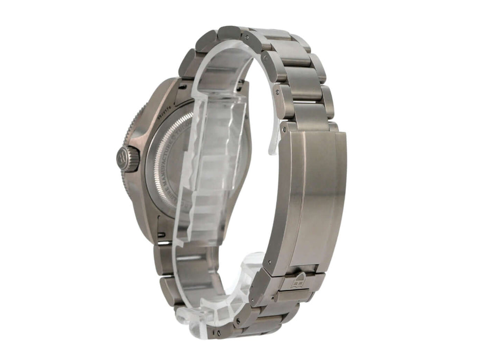 Tudor Pelagos 39 Titan Black M25407N-0001 Uhr seitliche Ansicht mit satiniertem Titan Armband.