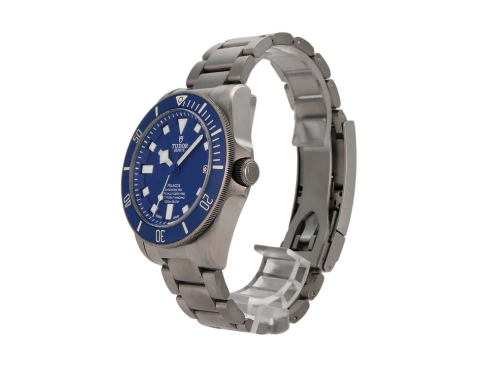 Tudor Pelagos Titan Blue M25600TB-0001, Titan Gehäuse, blaues Zifferblatt, drehbare Lünette und Sicherheitsfaltschließe.