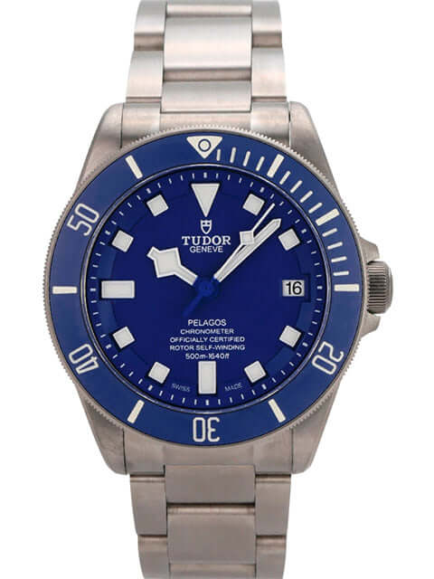Tudor Pelagos Titan Blue M25600TB-0001 mit blauem Zifferblatt und Titanarmband, 42 mm Gehäusedurchmesser.