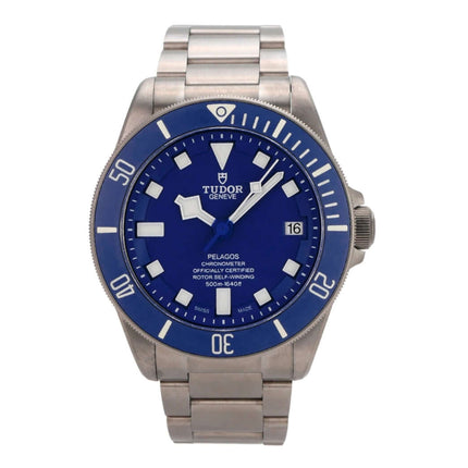 Tudor Pelagos Titan Blue M25600TB-0001 mit titan Gehäuse und blauem Zifferblatt, 42 mm Durchmesser.
