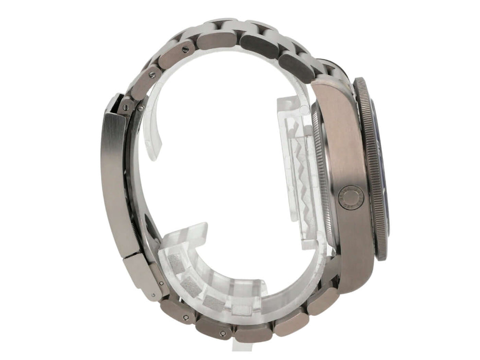 Tudor Pelagos Titan Blue M25600TB-0001 seitlicher Blick auf das Titan-Gehäuse und Armband der Uhr.