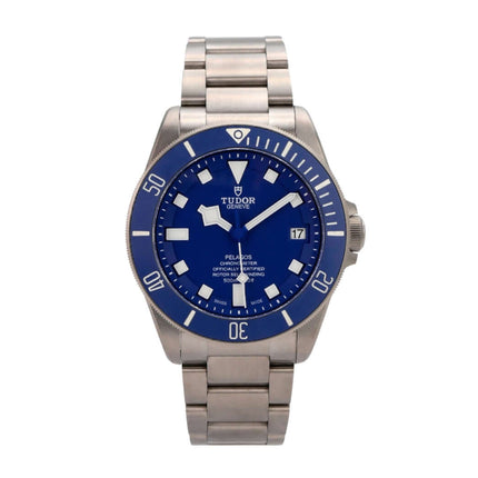 Tudor Pelagos Titan Blue M25600TB-0001 mit titanarmband und blauem Zifferblatt, 42 mm Durchmesser.