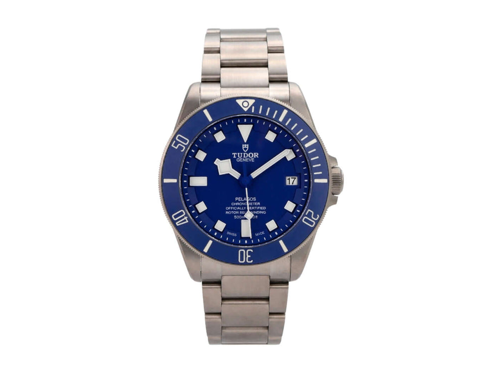 Tudor Pelagos Titan Blue M25600TB-0001 mit titanarmband und blauem Zifferblatt, 42 mm Durchmesser.