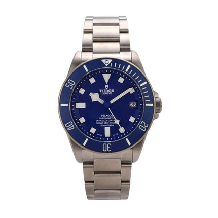 Tudor Pelagos Titan Blue M25600TB-0001, 42 mm Titan Uhr mit blauem Zifferblatt und keramischer Lünette.