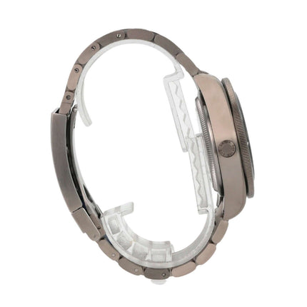 Tudor Pelagos Titan M25600TN-0001 Seite mit Titan-Gehäuse, drehbarer Lünette und Sicherheitsfaltschließe