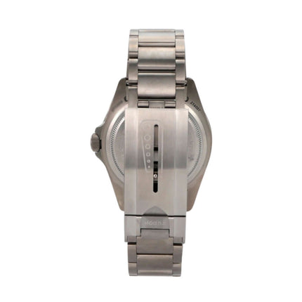 Rückansicht der Tudor Pelagos Titan Black M25600TN-0001 mit satiniertem Titan-Armband und Sicherheitsfaltschließe.