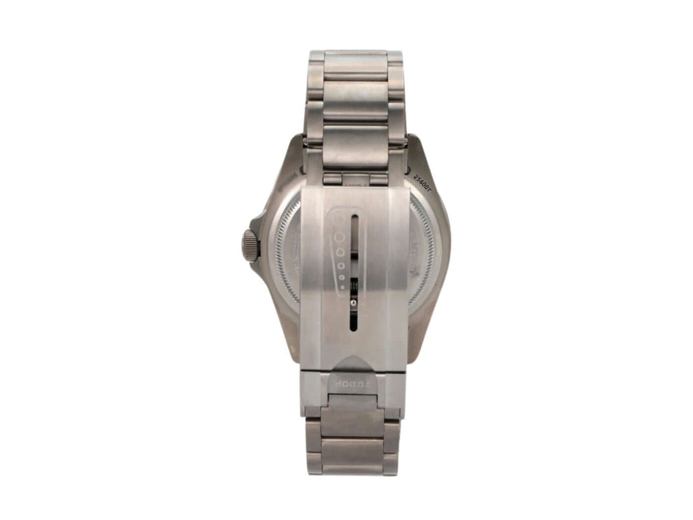 Rückansicht der Tudor Pelagos Titan Black M25600TN-0001 mit satiniertem Titan-Armband und Sicherheitsfaltschließe.