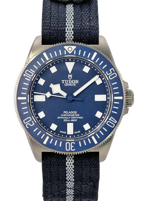 Tudor Pelagos FXD 25707B-22-0001 mit blauem Zifferblatt und Textilband. Automatik-Uhr aus Titan.