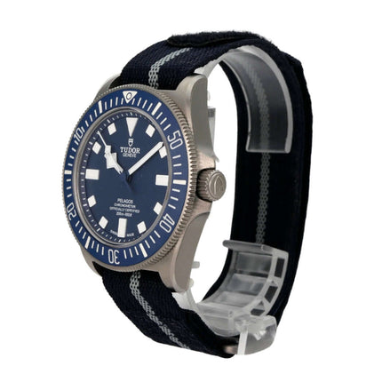 Tudor Pelagos FXD 25707B-22-0001 mit titan beschichtetem Gehäuse und blauem Zifferblatt auf Textilband
